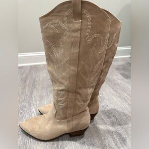 NWT cowboy boots